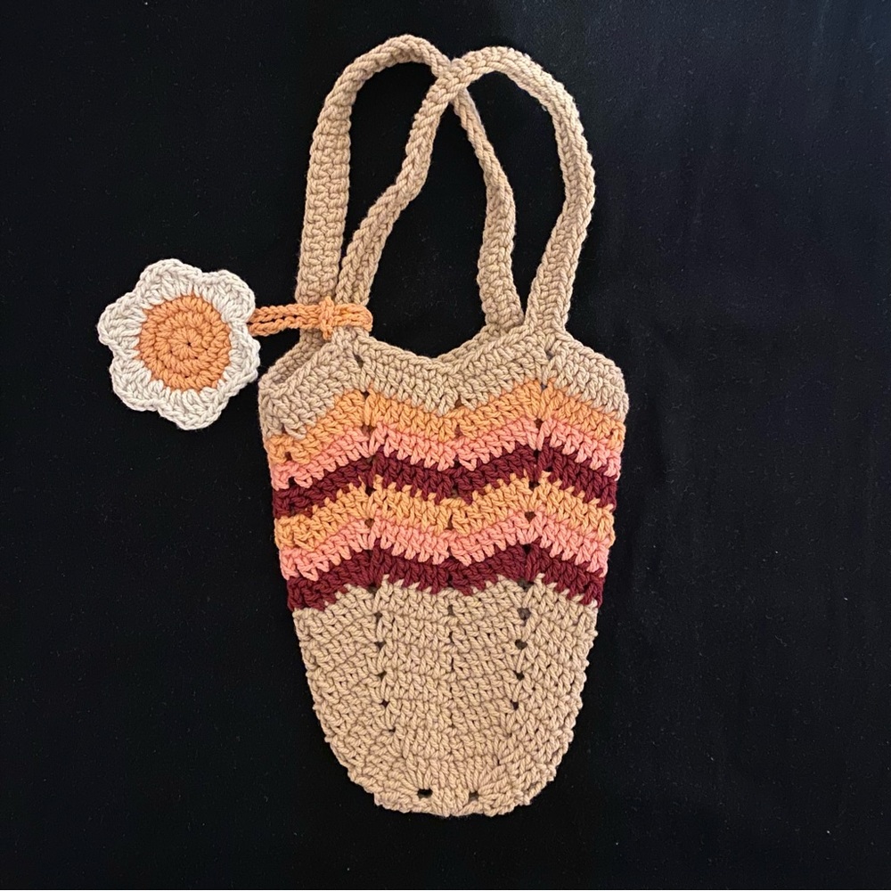 Pinky Crochet Bottle Holder.